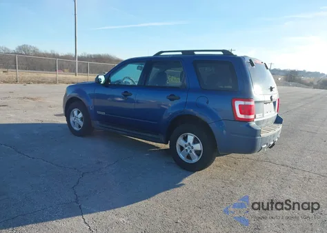 2008 Ford Escape Xlt z USA, uszkodzony, nr VIN 1FMCU93168KC72106